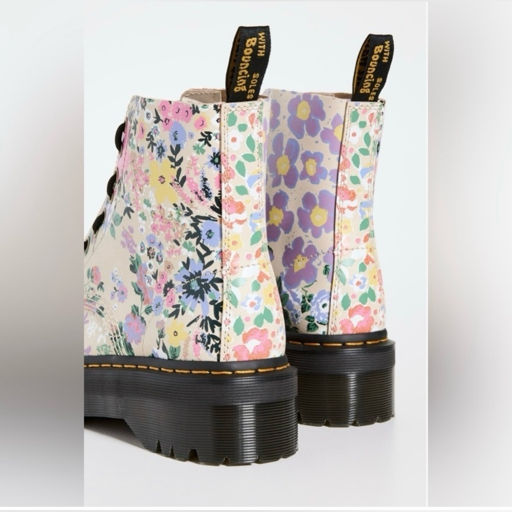 Dr. Martens
Sinclair Boots Women Size 6 - Picture 6 of 8